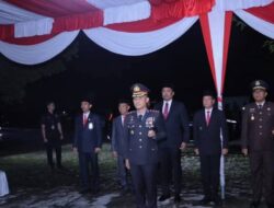 Detik-Detik Peringati HUT RI, Bupati Dan Wakil Bupati OKUS Ziarah Ke Makam Pahlawan