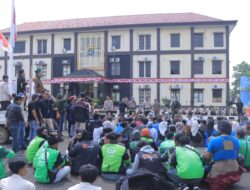 Pengamanan Polres Metro Bersama TNI Giat Aksi Damai Mahasiswa, Komunitas Ojol di Polres Metro dan Kantor DPRD