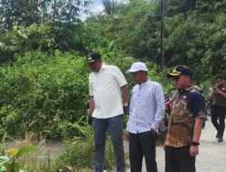 Bupati OKUS Tinjau Langsung Sejumlah Titik Jalan Rusak di Kecamatan Mekakau Ilir