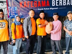 DR. Fauzi Alumni Universitas Gadjah Mada di Lampung Bagikan Paket Sembako