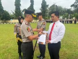 Kapolres OKUS Berikan Penghargaan Ke Sejumlah Personel Berprestasi Januari 2026