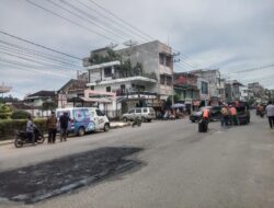 Gerak Cepat, Bupati OKUS Tampal Jalan Protokol Muaradua Secara Swakelola PU