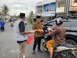 Sat Intelkam Polres OKU Selatan Kerjasama Dengan Bem PMII dan Bem STIT Darul Huda Bagikan Ratusan Kotak Takjil