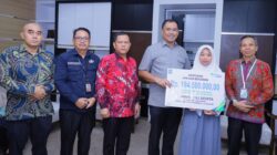 Bupati OKU Selatan Salurkan Santunan JKM dan Beasiswa Rp184,5 Juta kepada Ahli Waris Pegawai Non ASN BPKAD