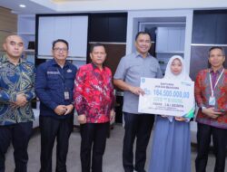 Bupati OKU Selatan Salurkan Santunan JKM dan Beasiswa Rp184,5 Juta kepada Ahli Waris Pegawai Non ASN BPKAD