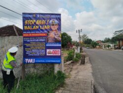 Antisipasi Laka Pemudik Lebaran, Satlantas Polres Way Kanan Pasang Spanduk Peringatan