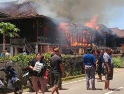 Kebakaran di Desa Gedung Wani Tiga Rumah Ludes, Dua Rusak