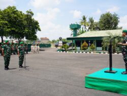 Danrem 043/Gatam Pimpinan Upacara Kenaikan Pangkat 25 Orang Prajurit 