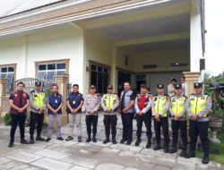 Berikan Rasa Aman, Personel Polres OKUS Jaga Umat Kristiani Ibadah di GPDI Alfa Omega