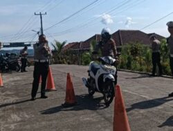 Santai di Kedai Dekat, Satlantas Polres OKUS Gandeng Pemuda Sosialisasikan Pembuatan SIM