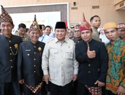 Suasana Meriah Penuh Kehangatan, Warga Pesisir Barat Sambut Kedatangan Presiden Prabowo
