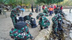 Prajurit Korem 043/Gatam Dukung Penuh Gerakan Raden Inten ASRI, Bersihkan Pantai Pasir Putih