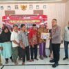 Polres Mesuji Gelar Jumat Curhat di Desa Mekar Sari, Bagikan 25 Paket Sembako dan Imbau Warga Cegah Karhutla