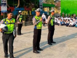 Masuk Sekolah, Satlantas Polres OKUS Edukasikan Keselamatan Lalu Lintas ke Siswa SMP
