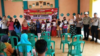 Jumat Curhat di Mesuji Timur, Polres Mesuji Serap Aspirasi Warga Sambil Bagikan 24 Paket Sembako
