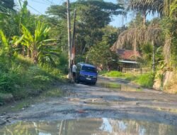 Jalan Milik Pemprov Sumsel di OKUS Kian Parah, Warga Harap Segera Diperbaiki