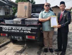 Andi Noprizal Tokoh Masyarakat Simpang Bantu Sarpras Pelayanan di Kantor Camat