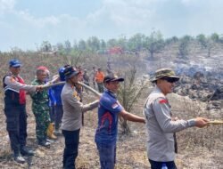 Sinergi Cegah Karhutla, Polres, TNI, dan Pemkab Way Kanan Padamkan Titik Api di Tanjung Sari