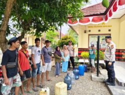 Dampak Kemarau, Warga Serbu Polsek BSA Guna Dapatkan Air Bersih