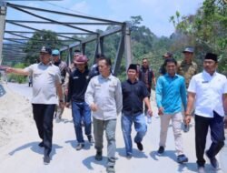 Bupati Abusama Tinjau Lokasi Rencana Pembangunan Jembatan Baru di Air Baru