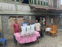 Pemdes Bandar Salurkan Bantuan Beras ke Warga Periode Kedua, 176 Penerima Gembira