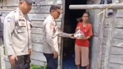 Polsek Madang Suku I Hadir di Tengah Masyarakat, Bagikan Makanan kepada Warga yang Membutuhkan