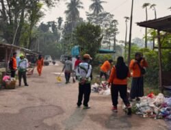 Ajak Pedagang Jaga Kebersihan Bersama, Bupati OKUS Pimpin Jumat Bersih di Pasar Saka Selabung