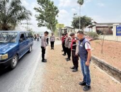 Polsek Metro Selatan Bagikan 75 Nasi Kotak, Tegaskan Polisi Bersama Masyarakat