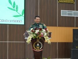 Keluarga Kuat Jadi Bekal Pengabdian, Danrem 043/Gatam Bekali Persit Soal Kesehatan Mental dan Hukum