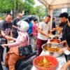 Bang Taun Gandeng Influencer dan Polri Gelar Jumat Berkah di Metro, Bagikan 300 Porsi Makanan Gratis